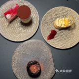 北京河上的特色餐厅