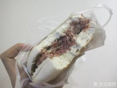 -清真马乐贝腊牛肉蛋黄菜夹馍(马蓉洒金桥店)