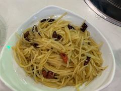 酸辣土豆丝-蛙蛙叫干锅年代(簋街总店)