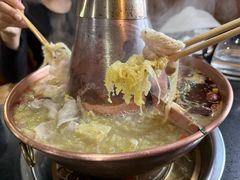 -果松木炭酸菜铜火锅·外婆参鸡汤