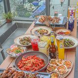 枯藤老树昏鸦，啤酒烧烤龙虾！这家屋顶花园烧烤太顶了