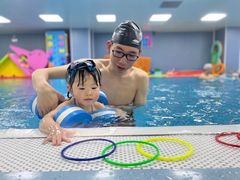 -蓝鲸奇亲子游泳俱乐部