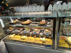 面包甜点陈列柜-猫王榴莲世家(三里屯SOHO商场店)