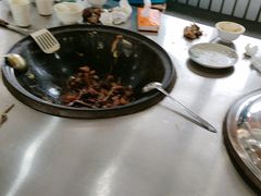-粘豆包柴火铁锅炖