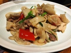杏鲍菇竹耳爽肉片-十三式重庆江湖菜(金茂览秀城店)