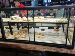 面包甜点陈列柜-华丰贺氏(营迹店)