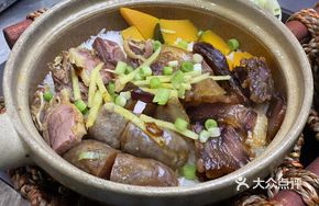 Luxury腊味三宝 Baozi Rice in Clay Pot