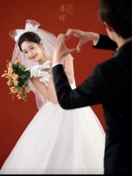 -喜爱高定婚纱摄影
