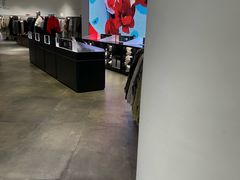 -URBAN REVIVO(上海中庚漫游城店)