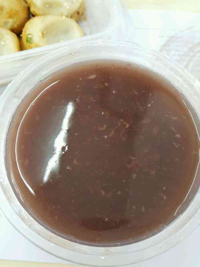 中午时间叫外卖的,一份生煎包和一碗红豆粥.