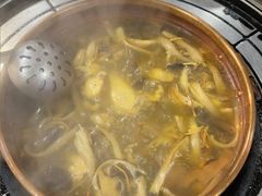 菌菇鸡煲-阿山卓·野生菌火锅·纳西火塘烤肉