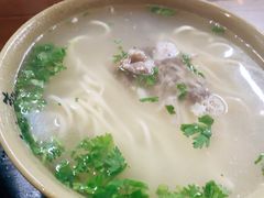 -亮亮面馆(经六路店)