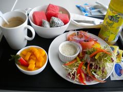 芒果布丁&nbsp;咖啡&nbsp;三文鱼沙拉&nbsp;瓶装饮料-湾景餐厅(海洋公园店)