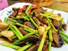 蒜苗炒鳝背-臭鳜鱼人家·老字号徽菜