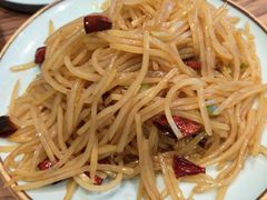 酸辣土豆丝-合合春饼·酱骨·东北菜(潘家园店)