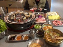 -围炉肉舍•炭烤活鳗•丹东海鲜烤肉(步行街店)