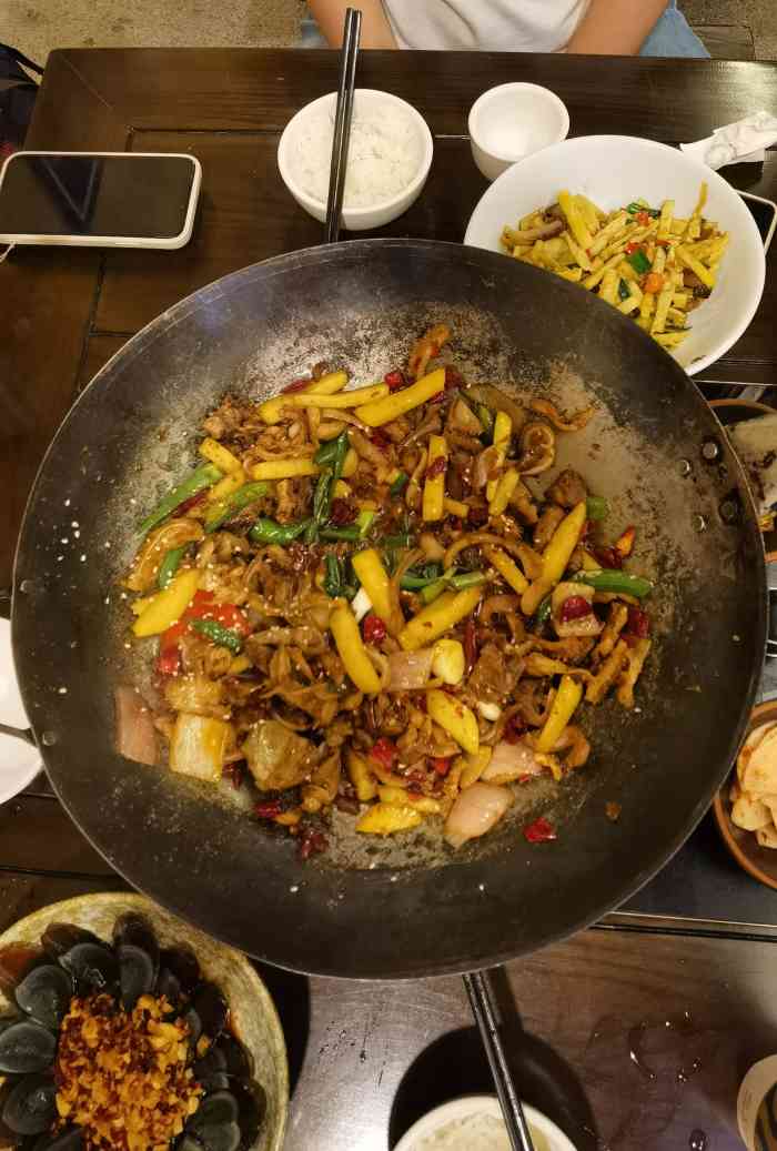 富正毅三下锅(未央路一店)-"来张家界的第一餐,是酒店老板推荐的,说是