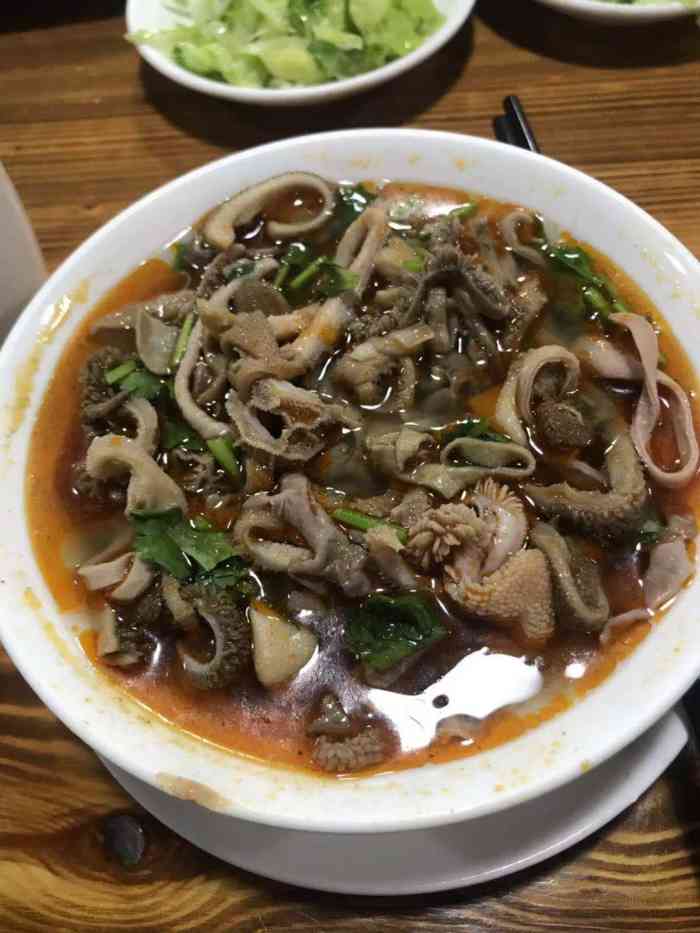 老顺兴烧卖杂碎-"天天人很多,有时候来了需要排会队,这是离.