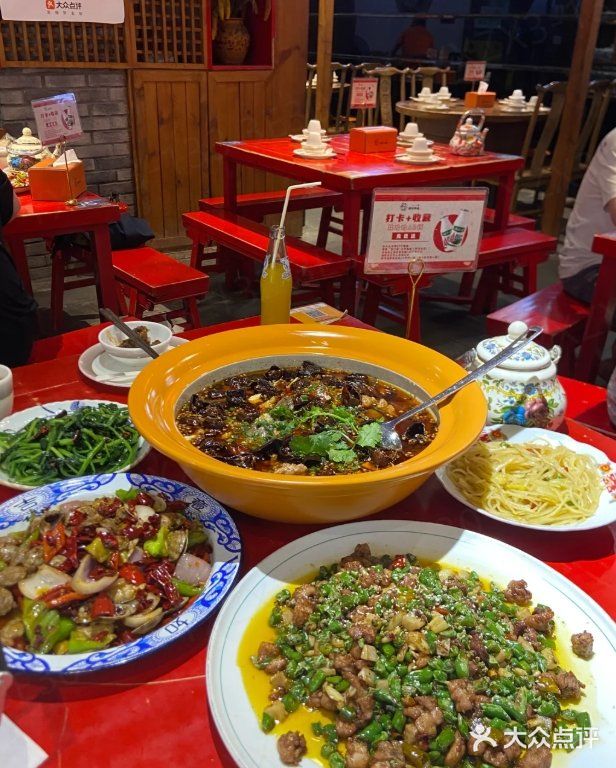 来观音桥玩，结果找到了一家宝藏江湖菜