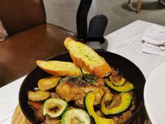法式乡村祖母炖鸡排配黄油烤土豆-娜娜家·Nana's restaurant(国金汇店)