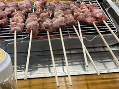 -哈尔滨小酒馆·鲜肉现穿自助烧烤(康新花园店)
