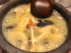 石锅小煮鲜杂菌-敏珠拉姆藏餐·南京厨房(富春江东街店)