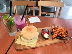 超厚芝士牛肉汉堡-魏斯理汉堡(西安沣东吾悦店)