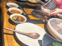 -老牌坊云南鱼豆花火锅(爱建店)