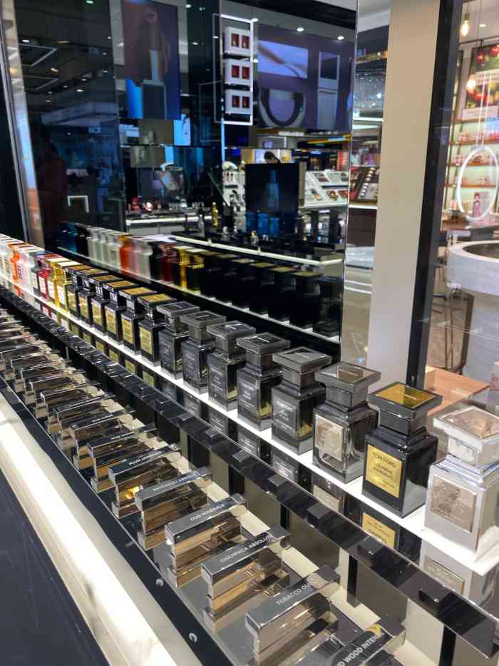 tf专柜代买-"今天逛街顺路来tf专柜试香水,被温柔的r.