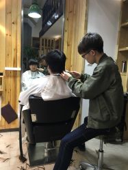 -马克男发时尚店