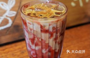 Strawberry Coconut Latte (Ice)