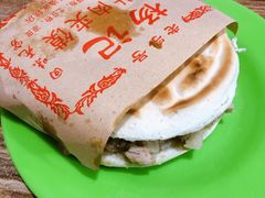 肉夹馍-老字号杨坡红油米线腊汁肉夹馍(东四道巷店)