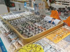 -美式眼镜·授权蔡司.依视路.尼康.豪雅.明月(人民广场店)