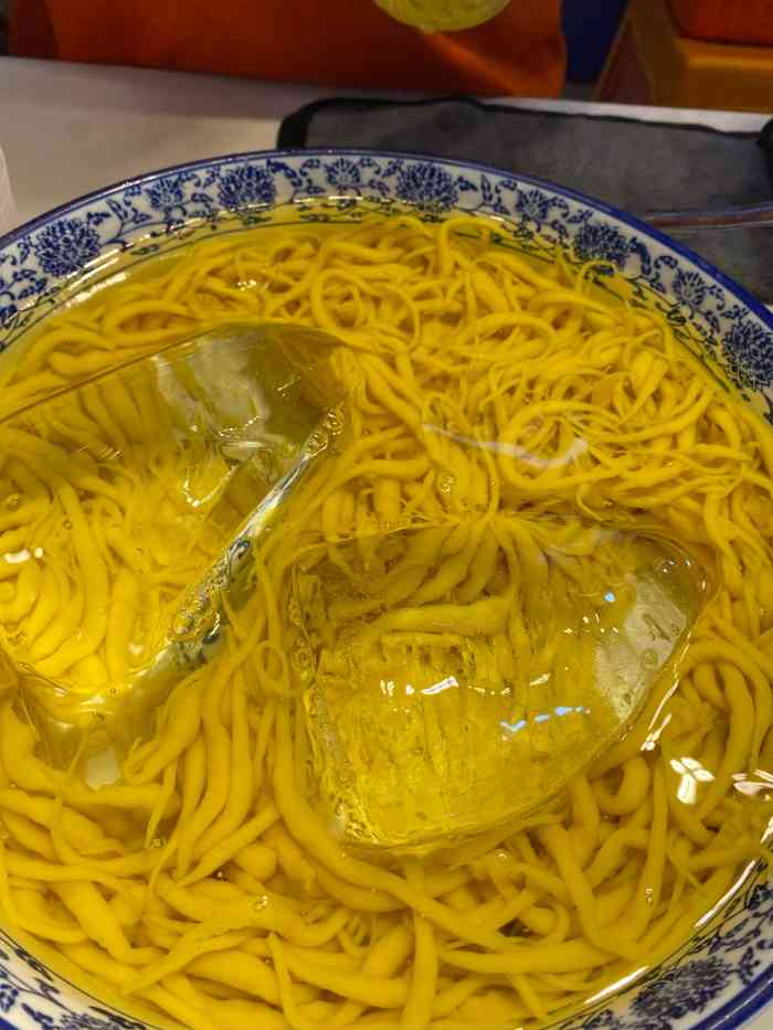 毛乐乐槐花凉虾(观音桥好吃街店)-"[服务]服务很好,很贴心 [环境]座位