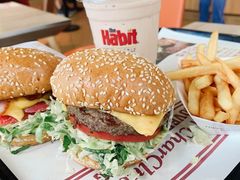 -The Habit Burger Grill 哈比特汉堡(复兴soho店)
