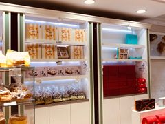 面包甜点陈列柜-上海哈尔滨食品厂(淮海中路店)