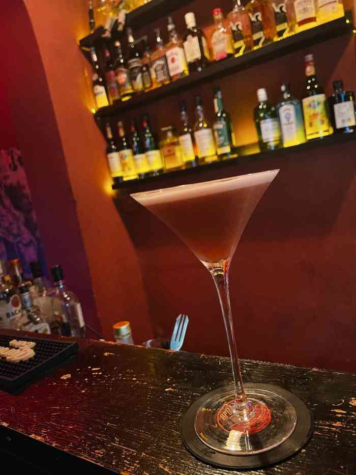 贰楼the second floor-"第一次一个人去酒吧然后竟然看完了一本书哈.