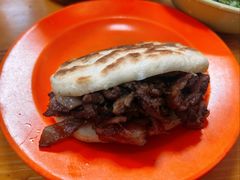 火烧夹肉-清真-戏楼王记牛肉面