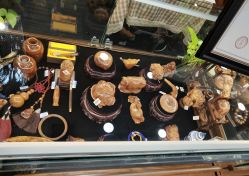 -灵彩珠宝(朗香街店)