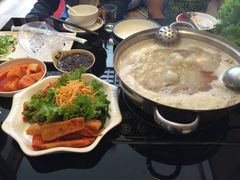 英子狗肉馆-英子补身汤(海兰路店)