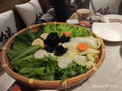 -尚尚仙·酸汤猪手·猪肚鸡火锅(华联万柳购物中心店)