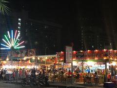 附近夜市-芭堤雅发现海滩酒店