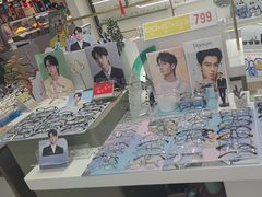 -目上眼镜·蔡司依视路授权(青浦宝龙店)