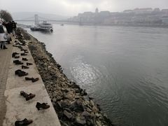 -多瑙河畔鞋履雕塑