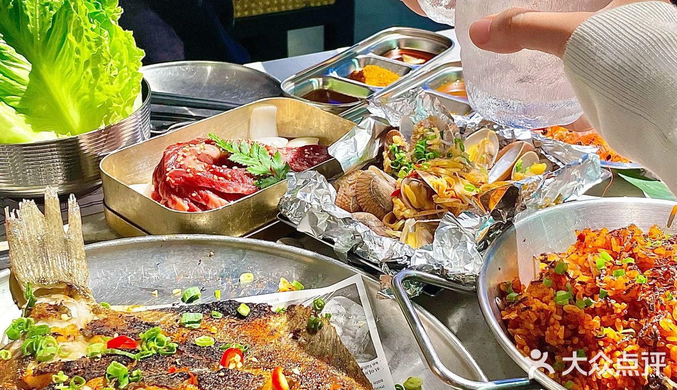 平价烤肉店🥓海鲜爱好者必冲的碳烤多宝鱼‼️