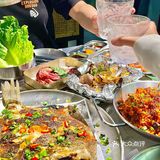 平价烤肉店🥓海鲜爱好者必冲的碳烤多宝鱼‼️