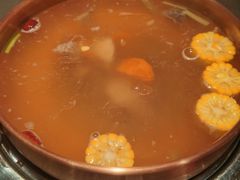 特色鲜牛腩骨汤日光番茄鸳鸯锅-牛村来人潮汕牛肉火锅(西单店)