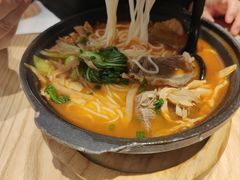 苗家红酸汤牛肉粉-俏凤凰(美林M·LIVE天地东座店)