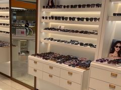 -J-Optical佳视明眼镜·蔡司视觉(青岛金茂览秀城店)