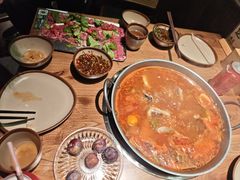 -野山舂·贵州现舂酸汤火锅(鸿通城店)